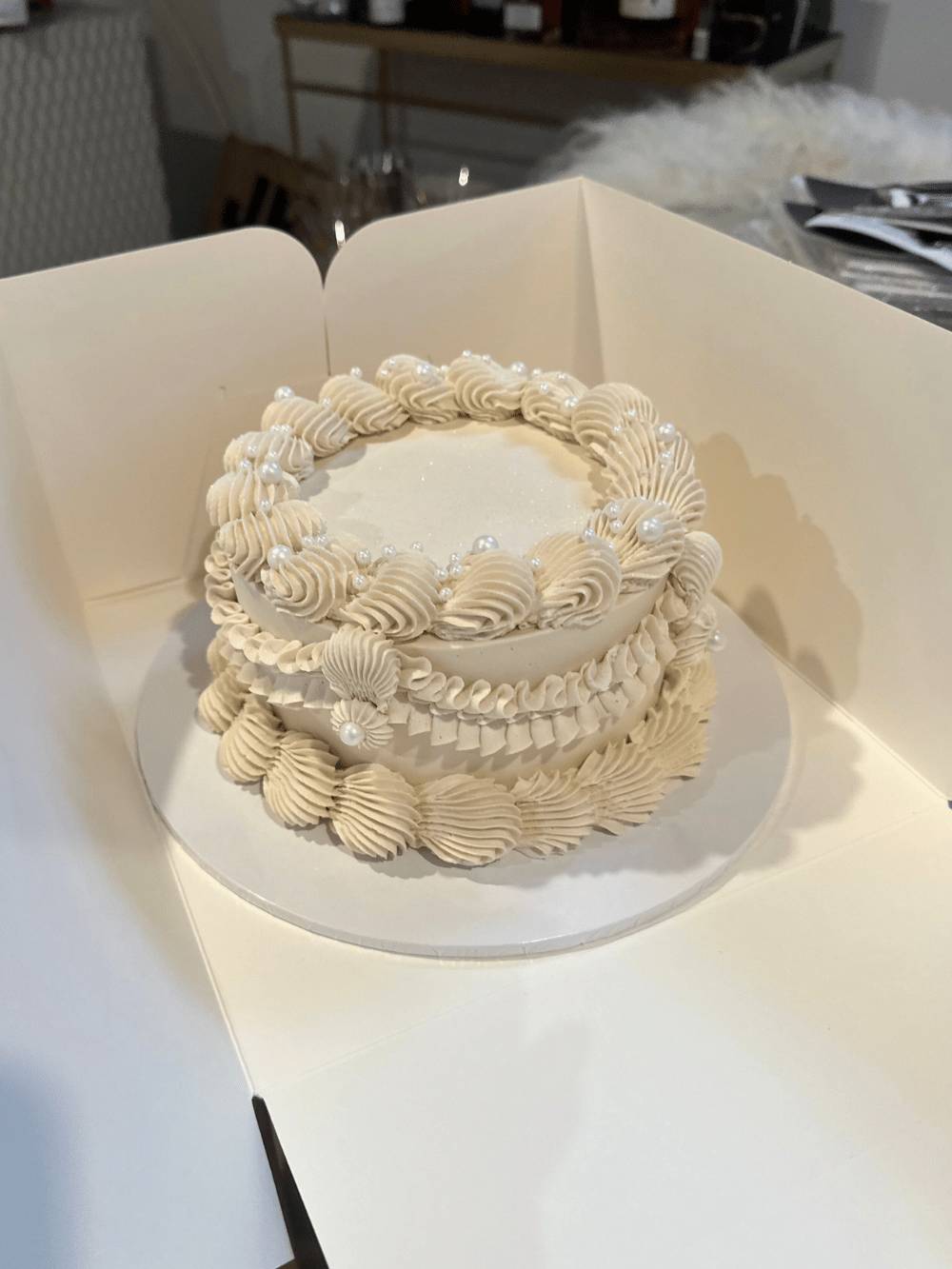 Mini Vintage Round Cake - Gender Reveal