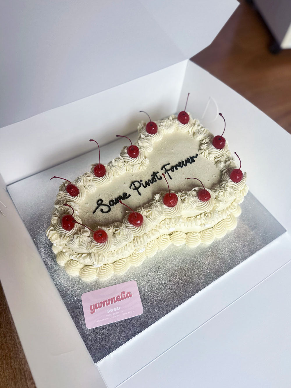 Retro Vintage Hens Penis Cake