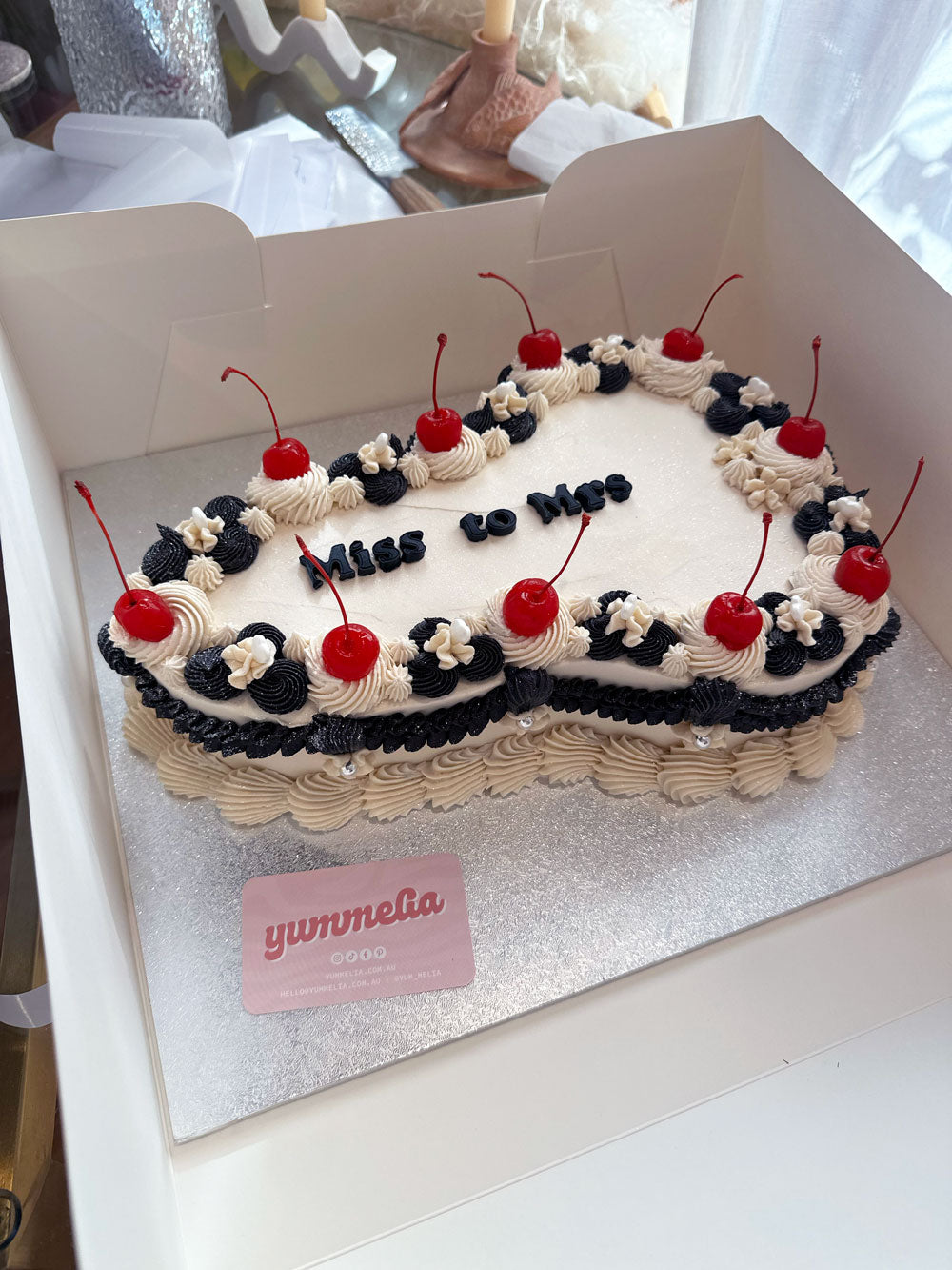 Retro Vintage Hens Penis Cake