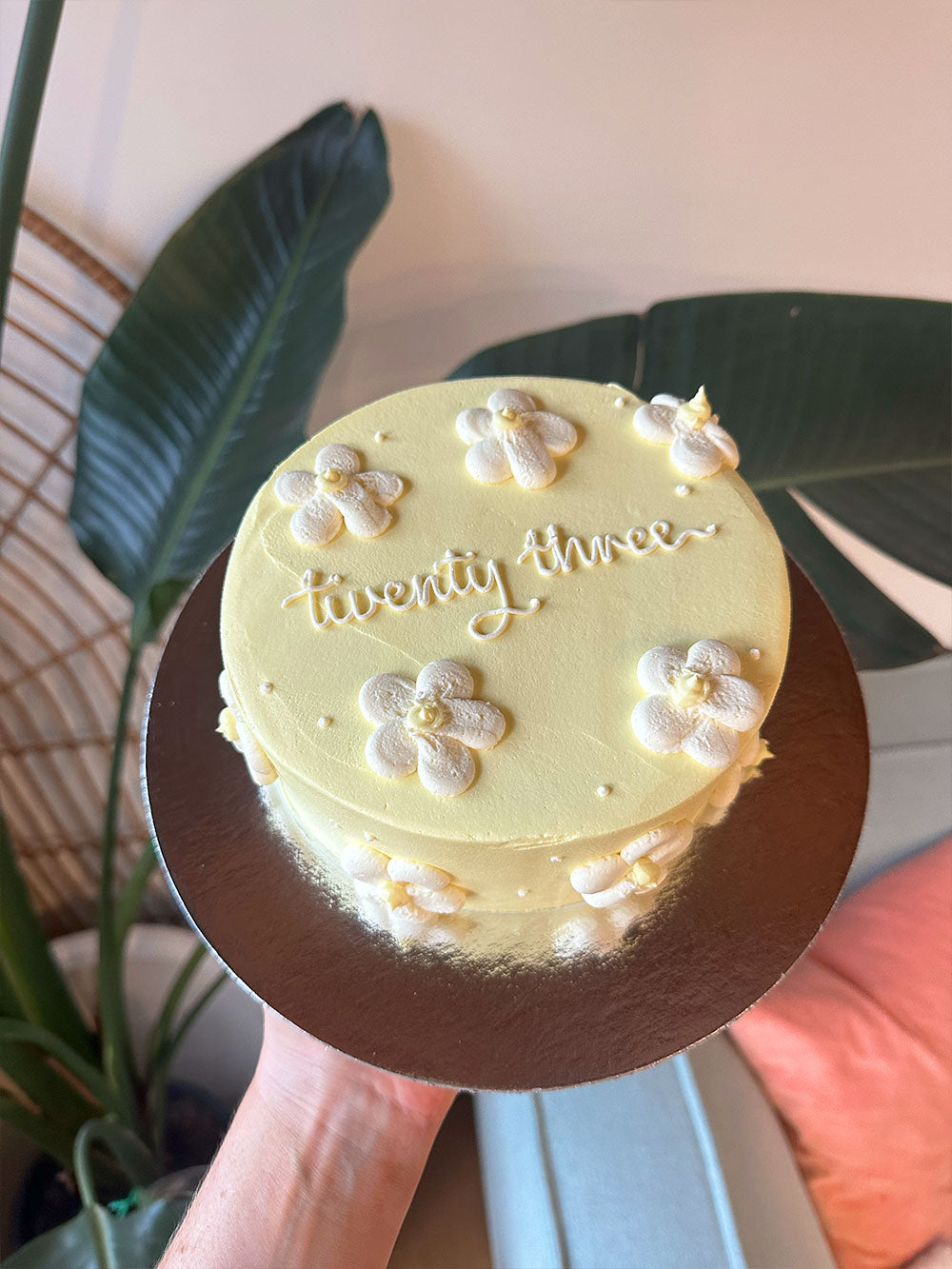 Mini Rounded Cake Giftable Mini Daisy Cake - Melbourne – Yummelia