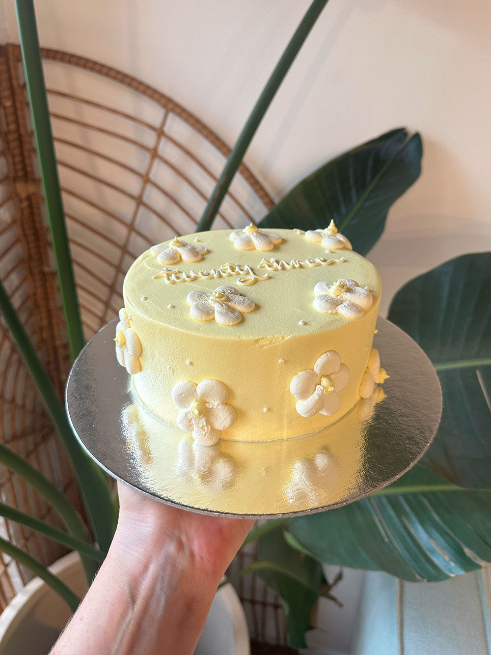 Mini Vintage Daisy Cake